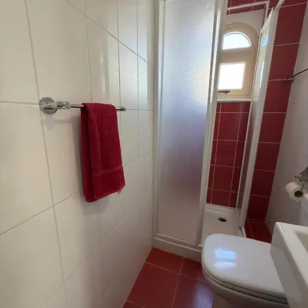 Pearl House باراليمني