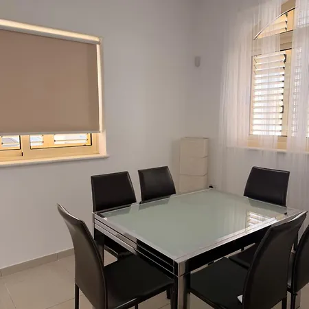 فيلة Pearl House باراليمني