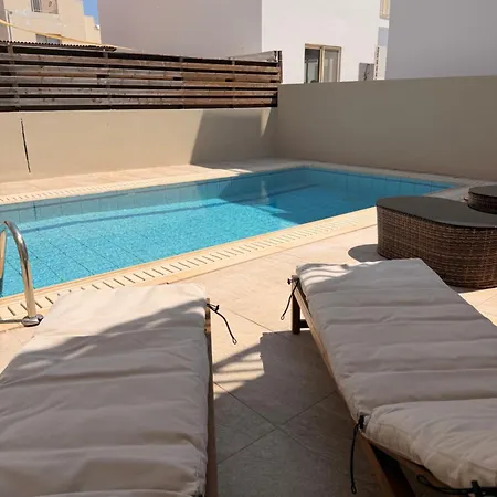 فيلة Pearl House *