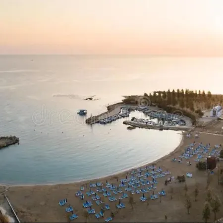 Pearl House باراليمني
